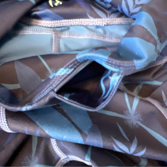 Zyia Tropical Print Blue Pocket Legging Size 4 - Picture 4 of 8